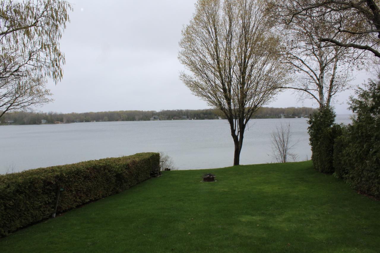 Water'S Edge B & B Oro-Medonte Экстерьер фото